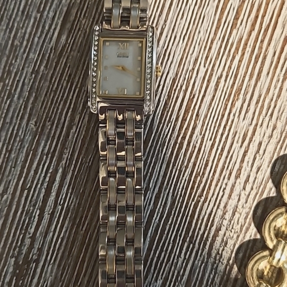 Citizen Eco-Drive Diamond Women's Watch - Picture 1 of 2